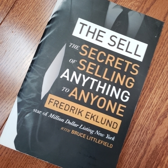 𝅺book on : How to sell anything to anyone. - Picture 1 of 2